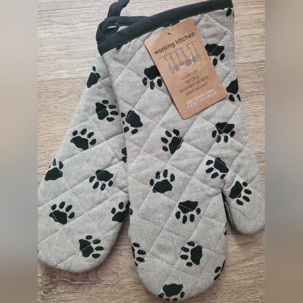 Working Kitchen Dog Pet Paw Print Oven Mitts Black Natural 2 Pcs NEW
